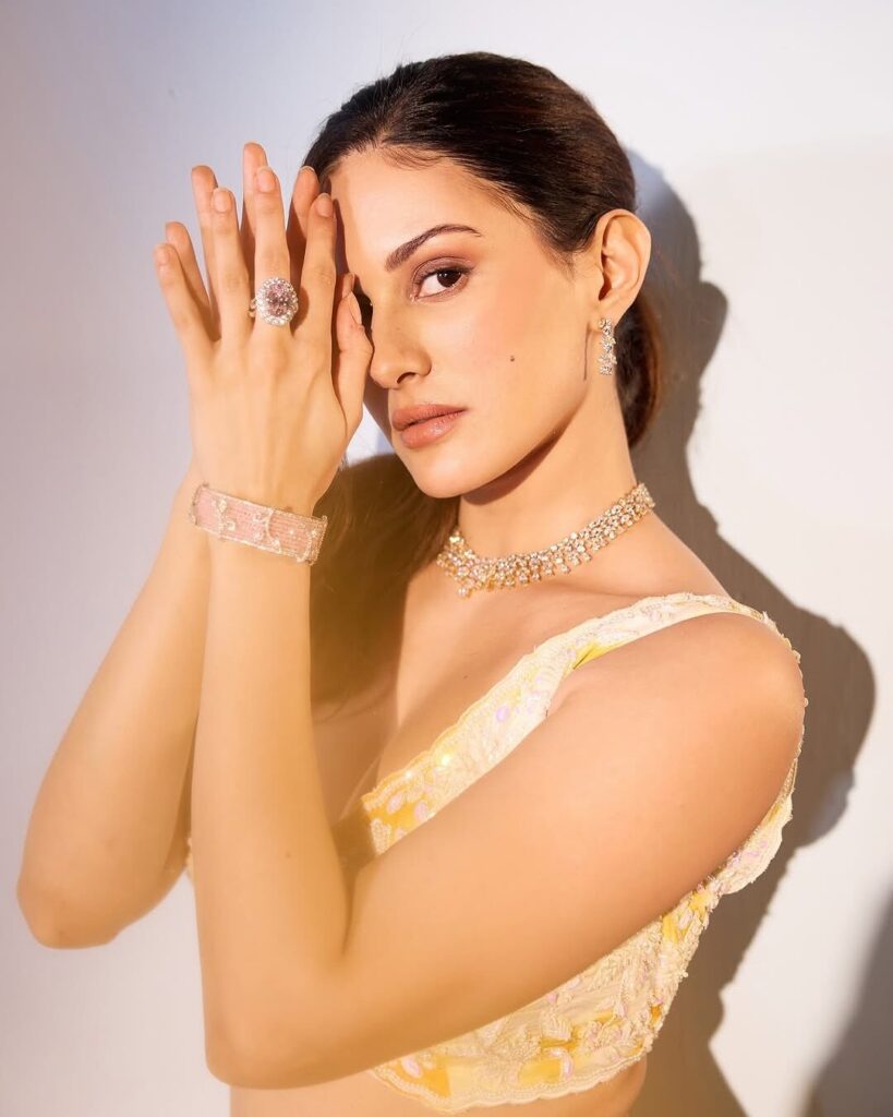 Amyra 4