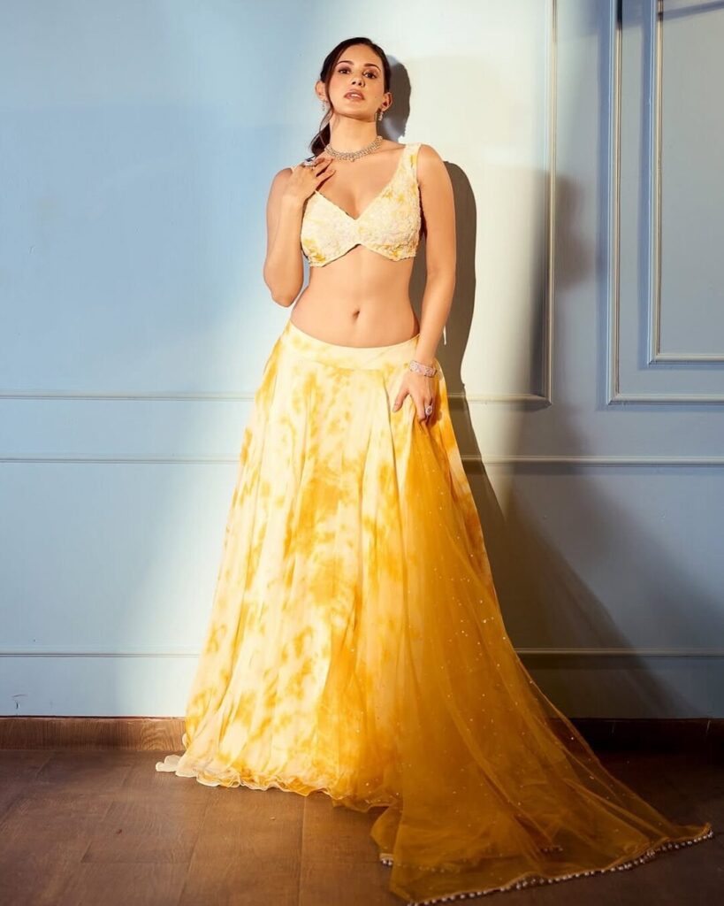 Amyra 6