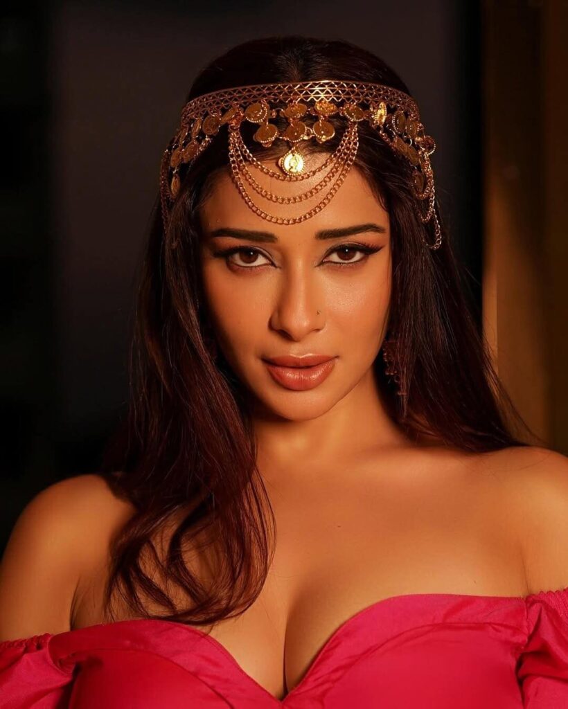 Nyra Banerjee 3