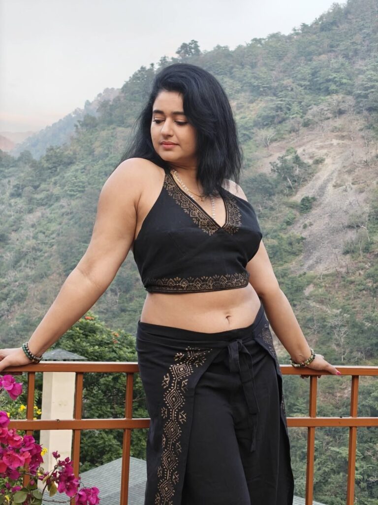 PoonamBajwa 4