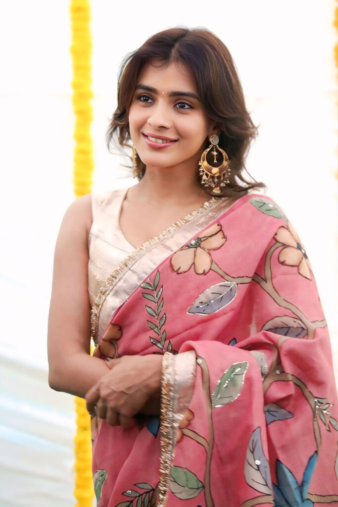 Hebah Patel 44