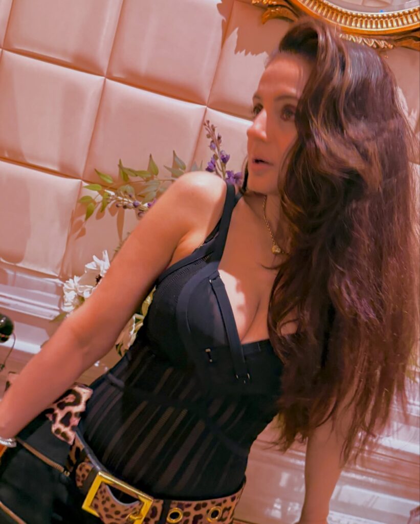Ameeshaa 1