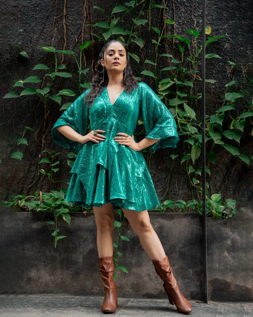 Sreemukhi 10