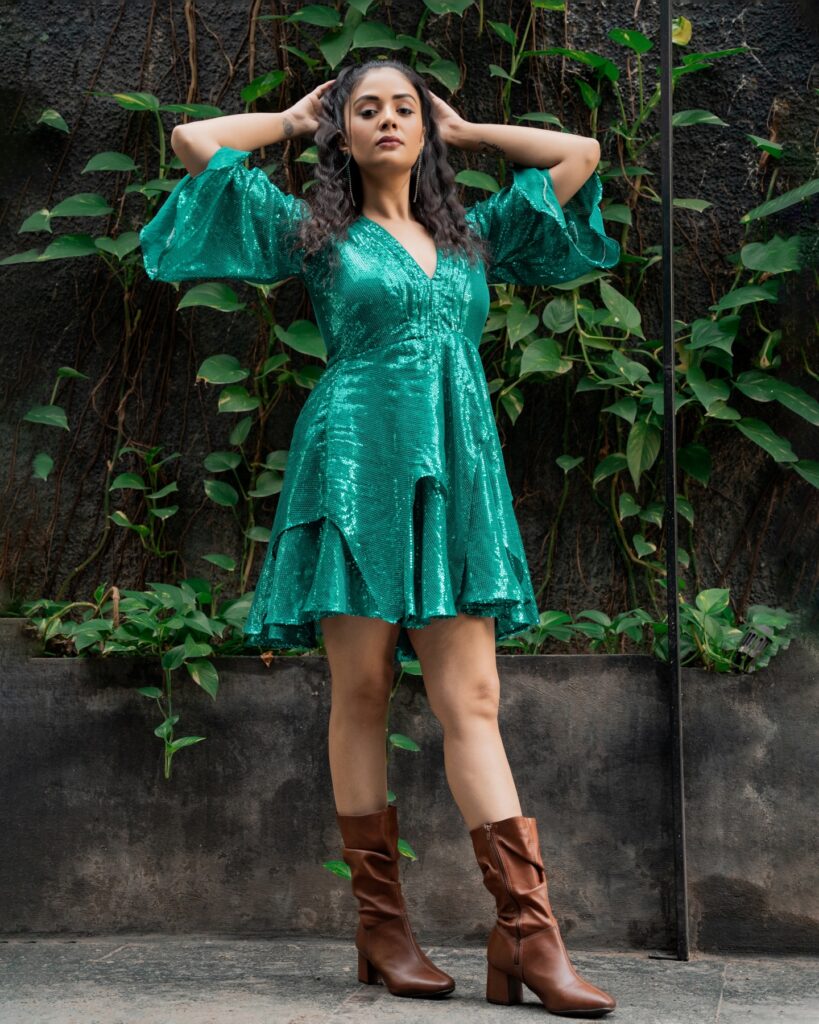 Sreemukhi 11