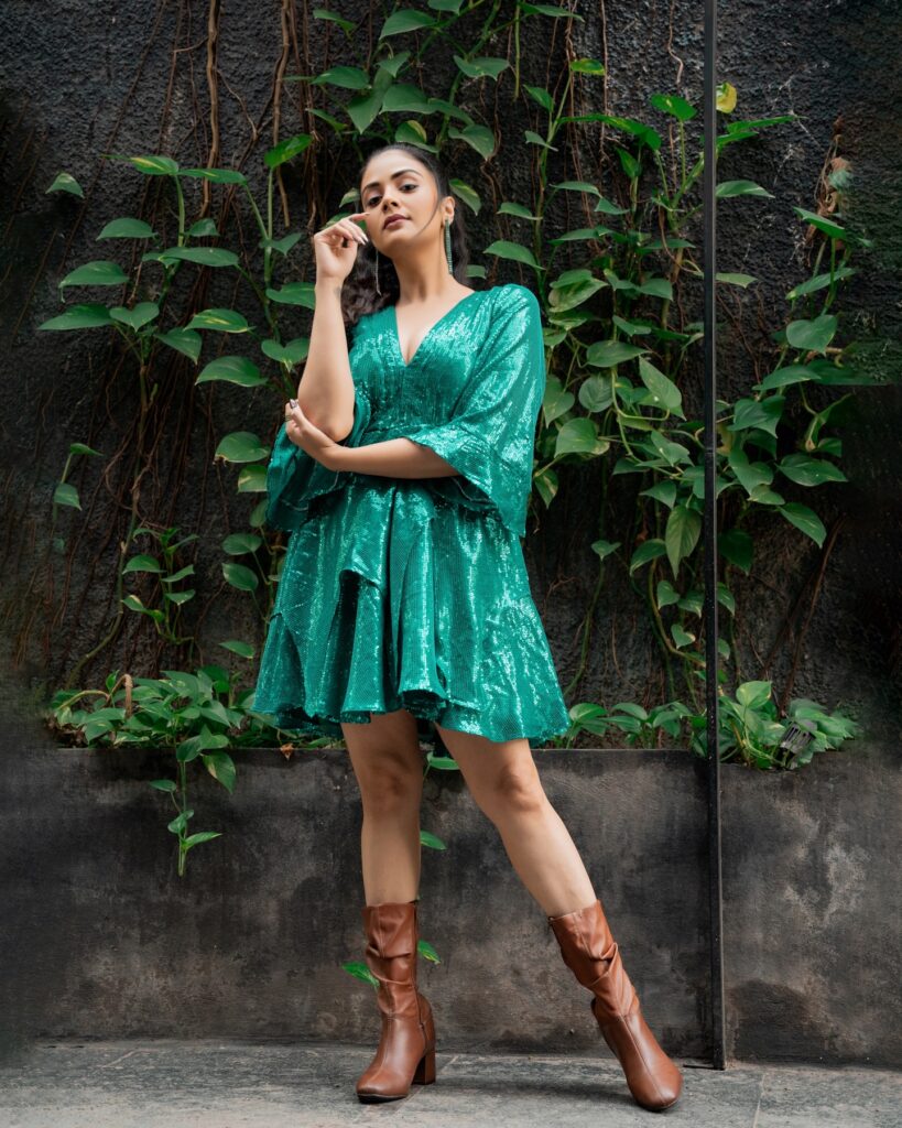 Sreemukhi 2