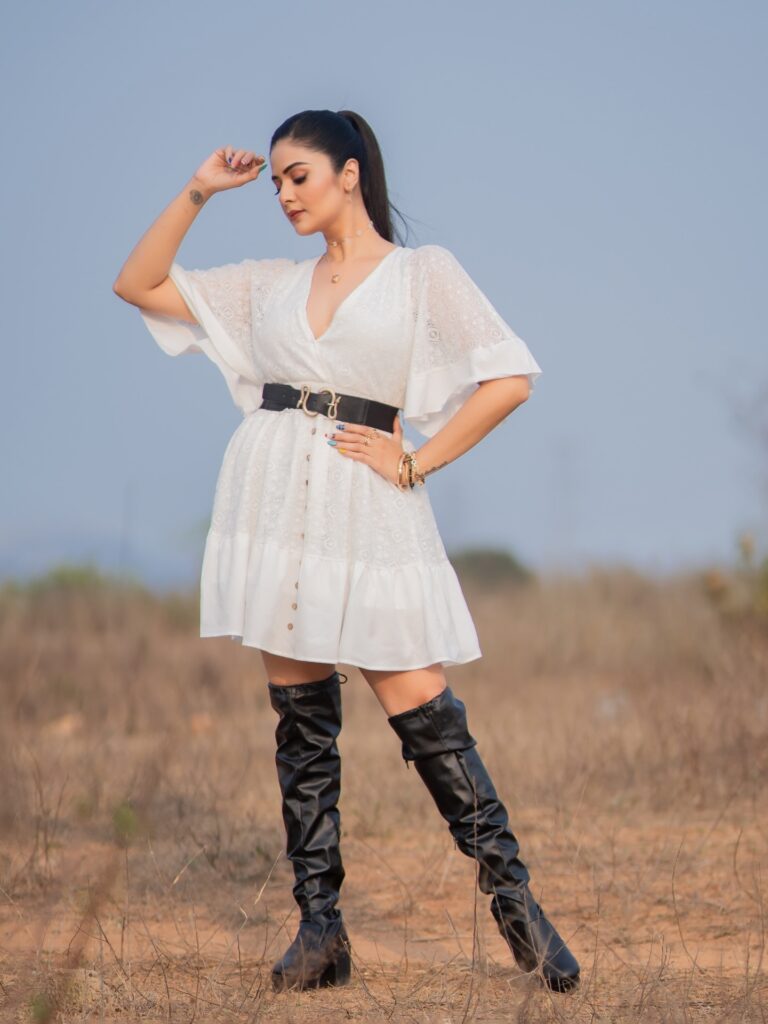Sreemukhi 6 1