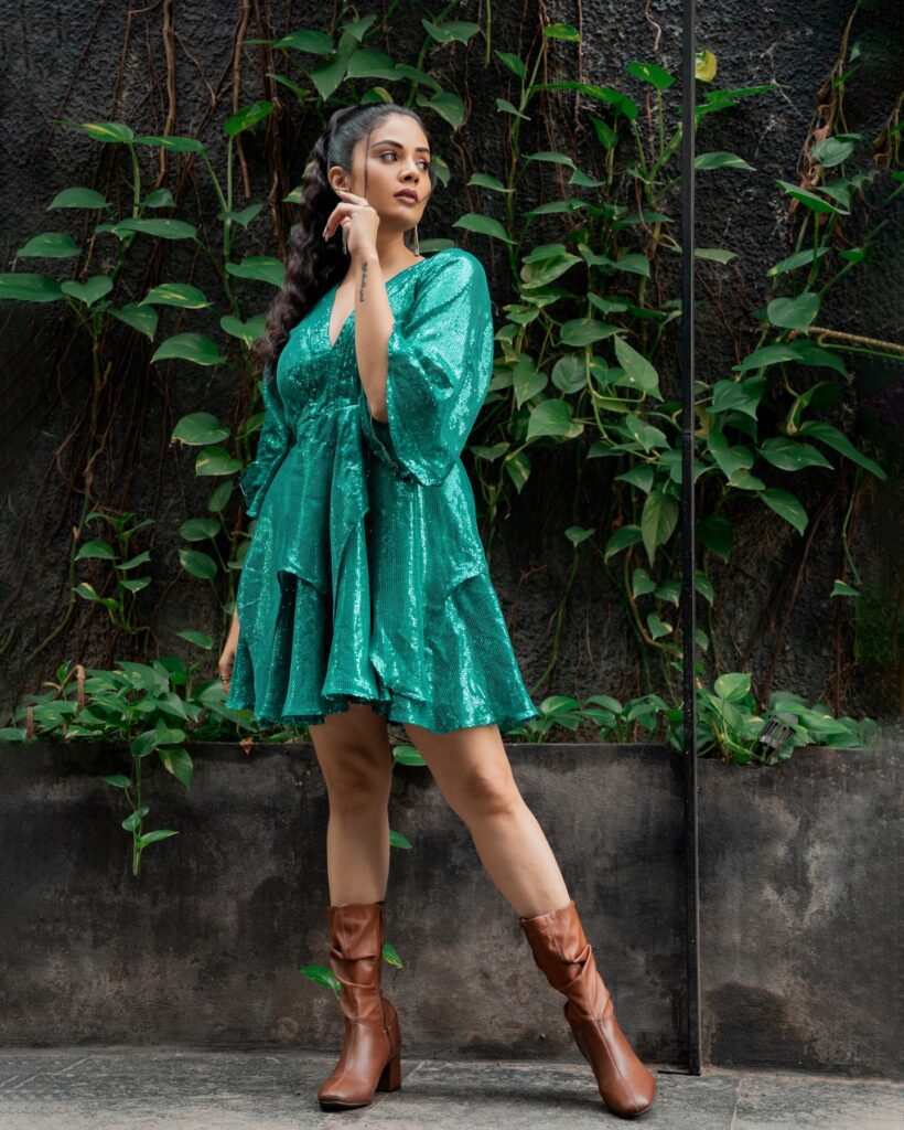 Sreemukhi 6