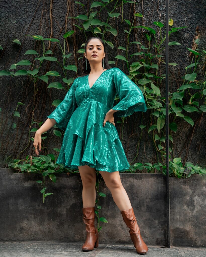 Sreemukhi 9