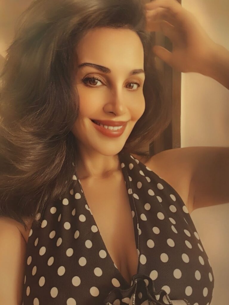 Flora Saini 2