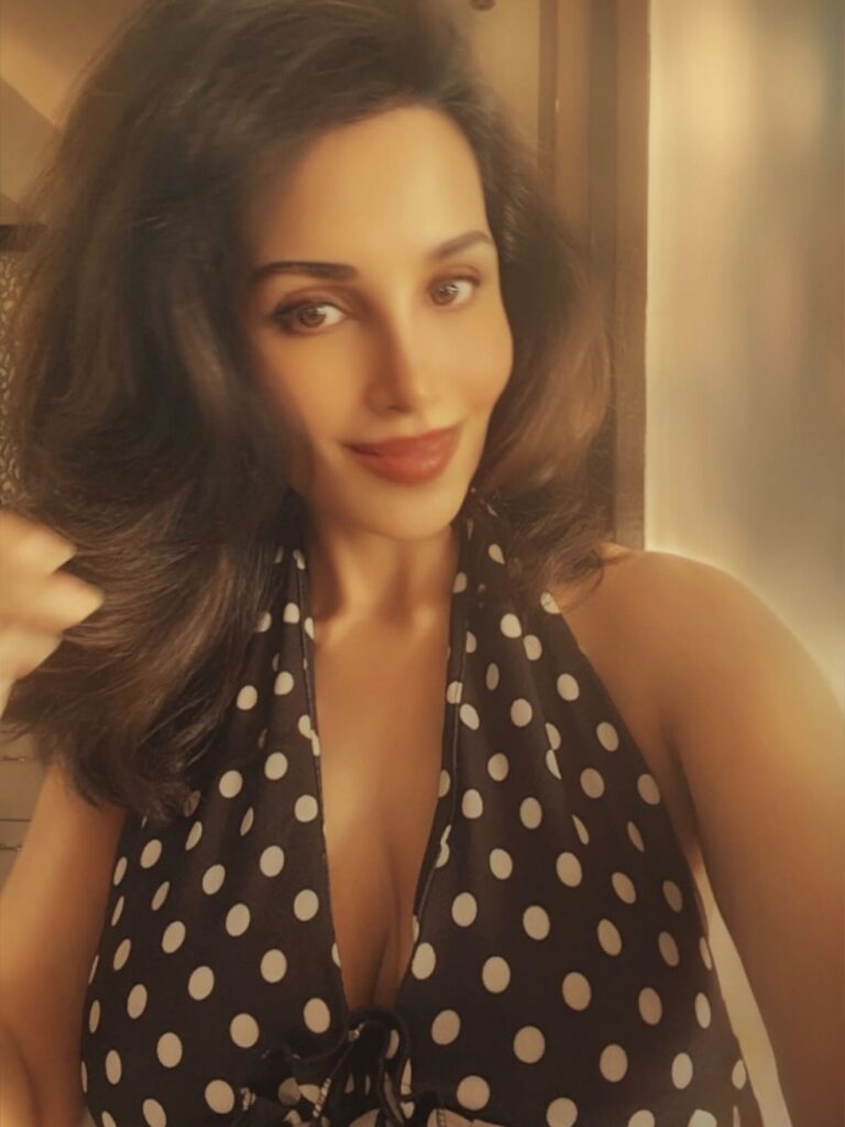 Flora Saini 3
