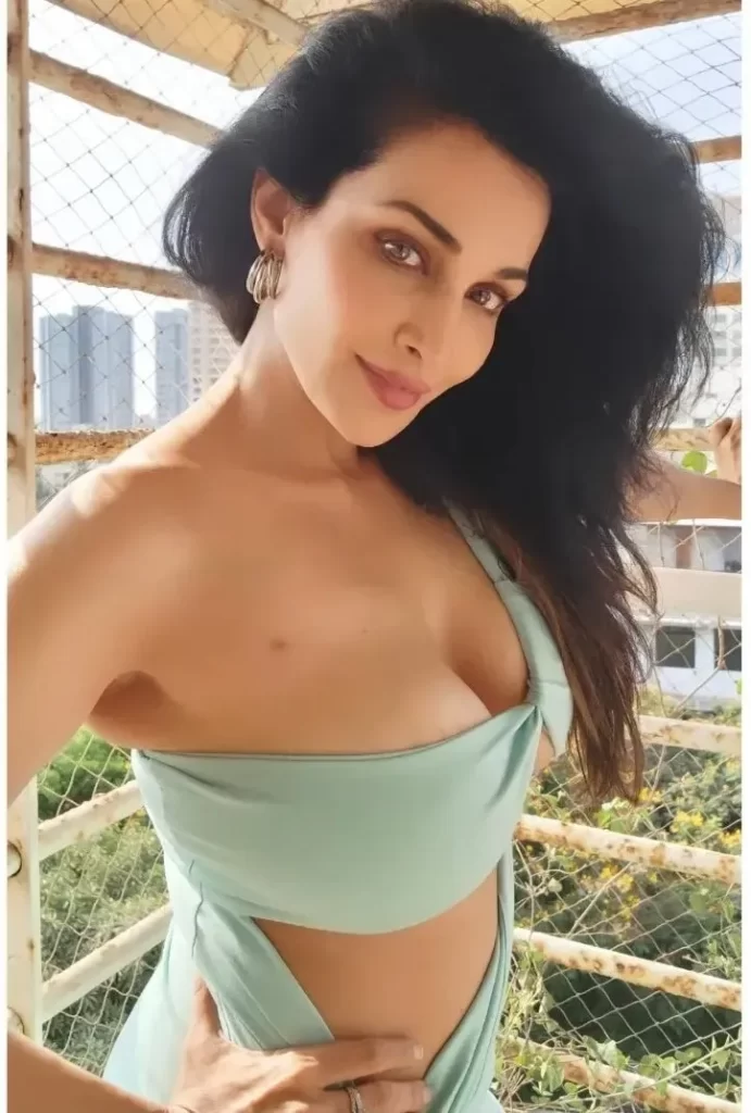 Flora Saini 6