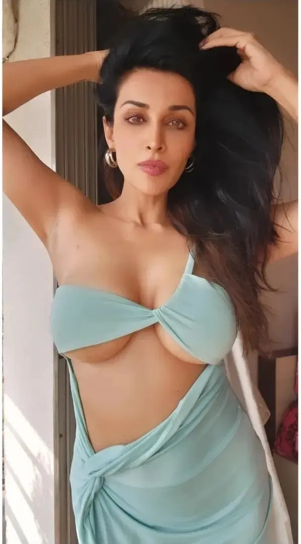 Flora Saini