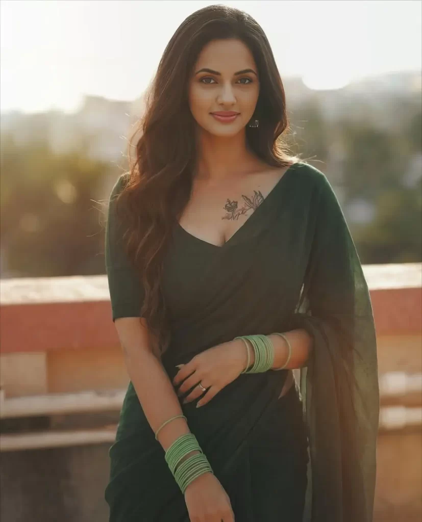 Jyoti Poorvaj hot photos in saree 2