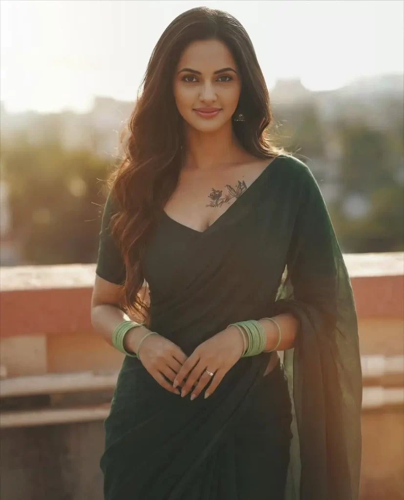 Jyoti Poorvaj hot photos in saree 6