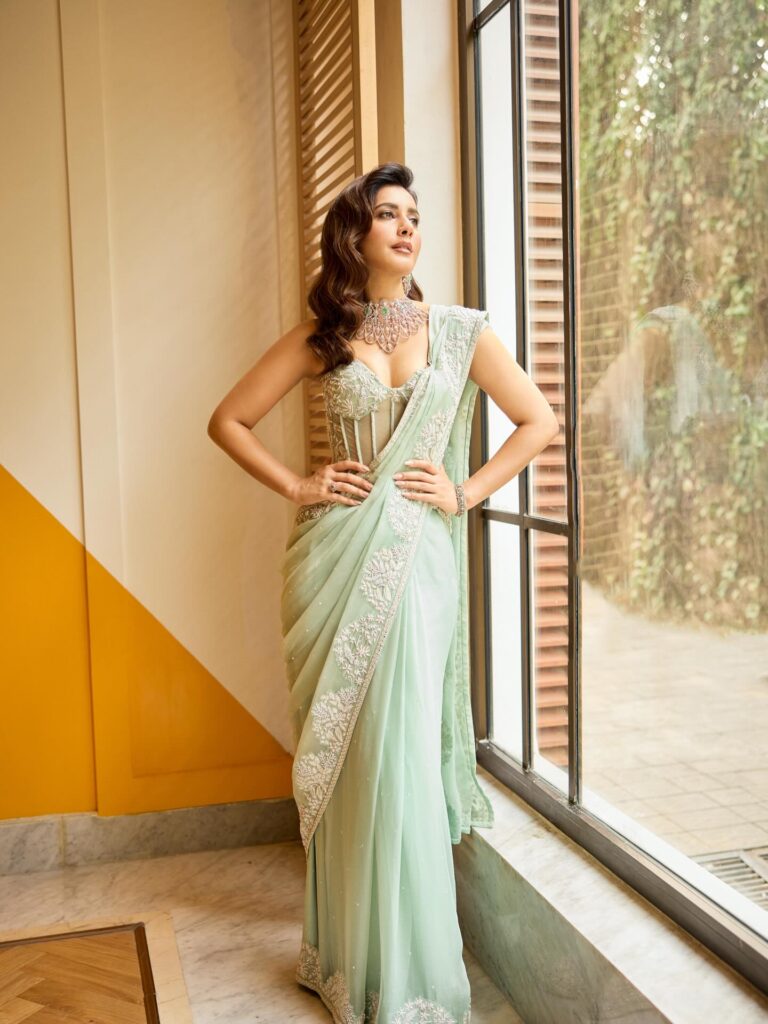 Raashi Khanna 6