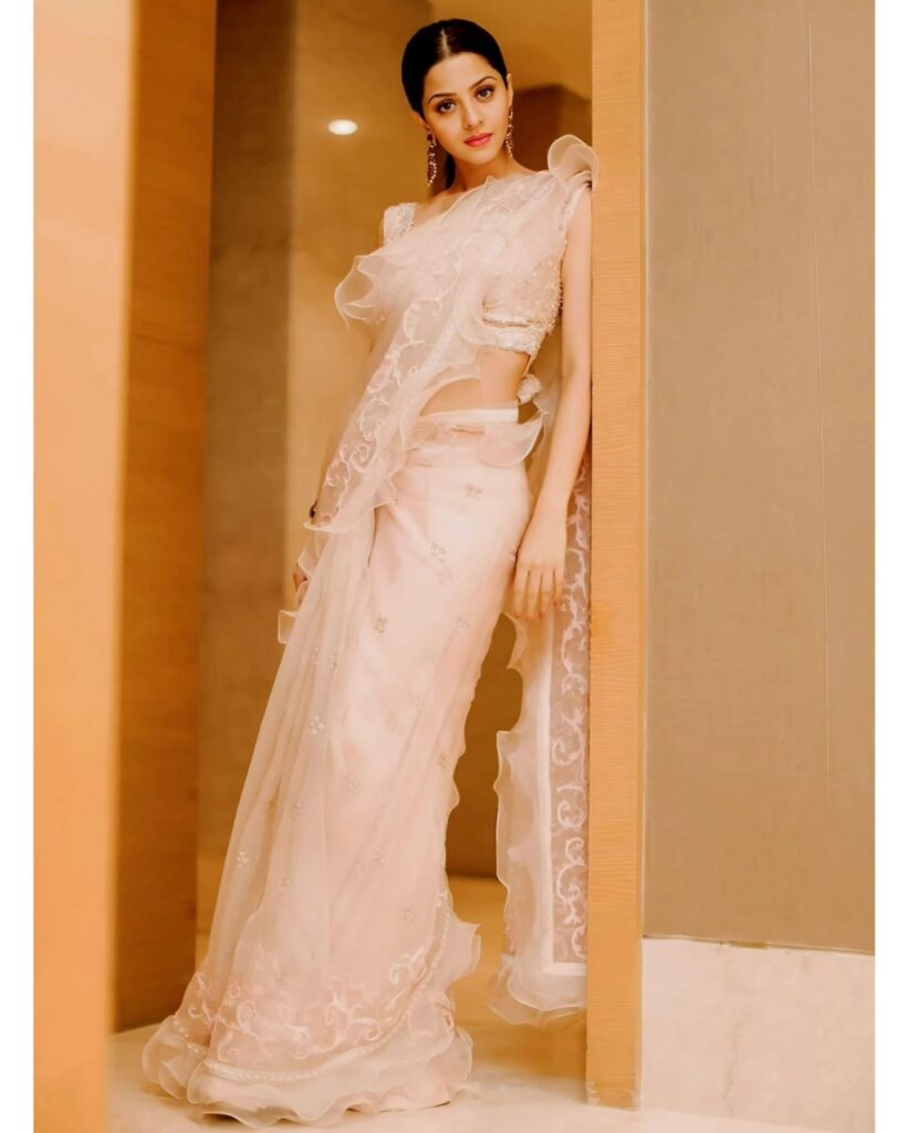 Vedhika 3 1