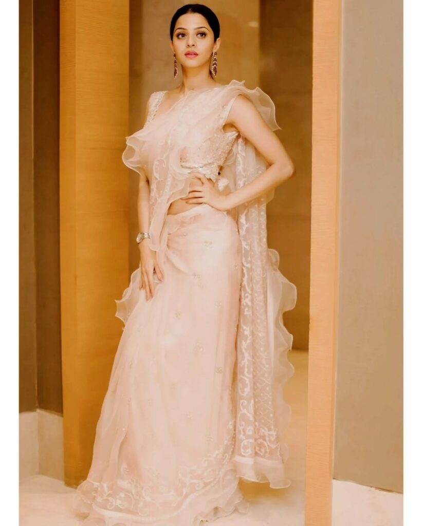 Vedhika 4 1
