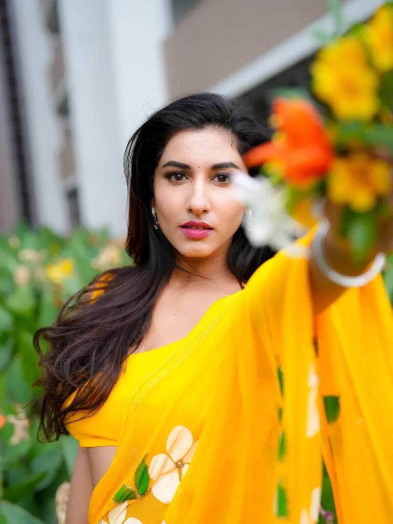 Vishnu Priya 5
