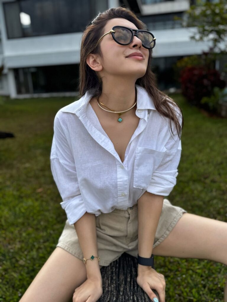Hansika 3