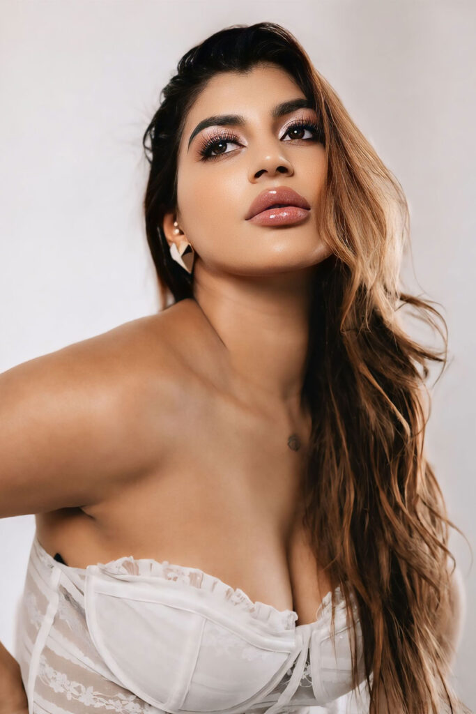 Yashika Aannand 8