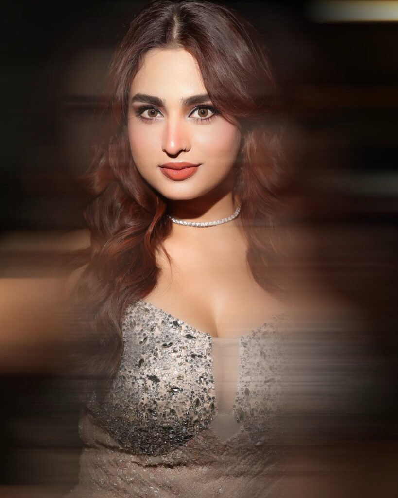 Ayesha Khan 2