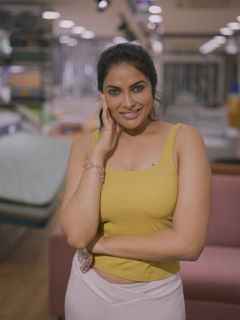 Divi Vadthya