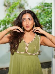 Rashi Singh 4